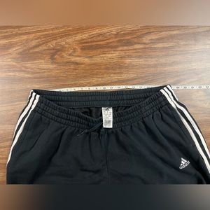 Adidas sweat pants size 3x. Black with pockets. Not heavy weight but not light
